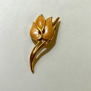 Tulip gold brooch